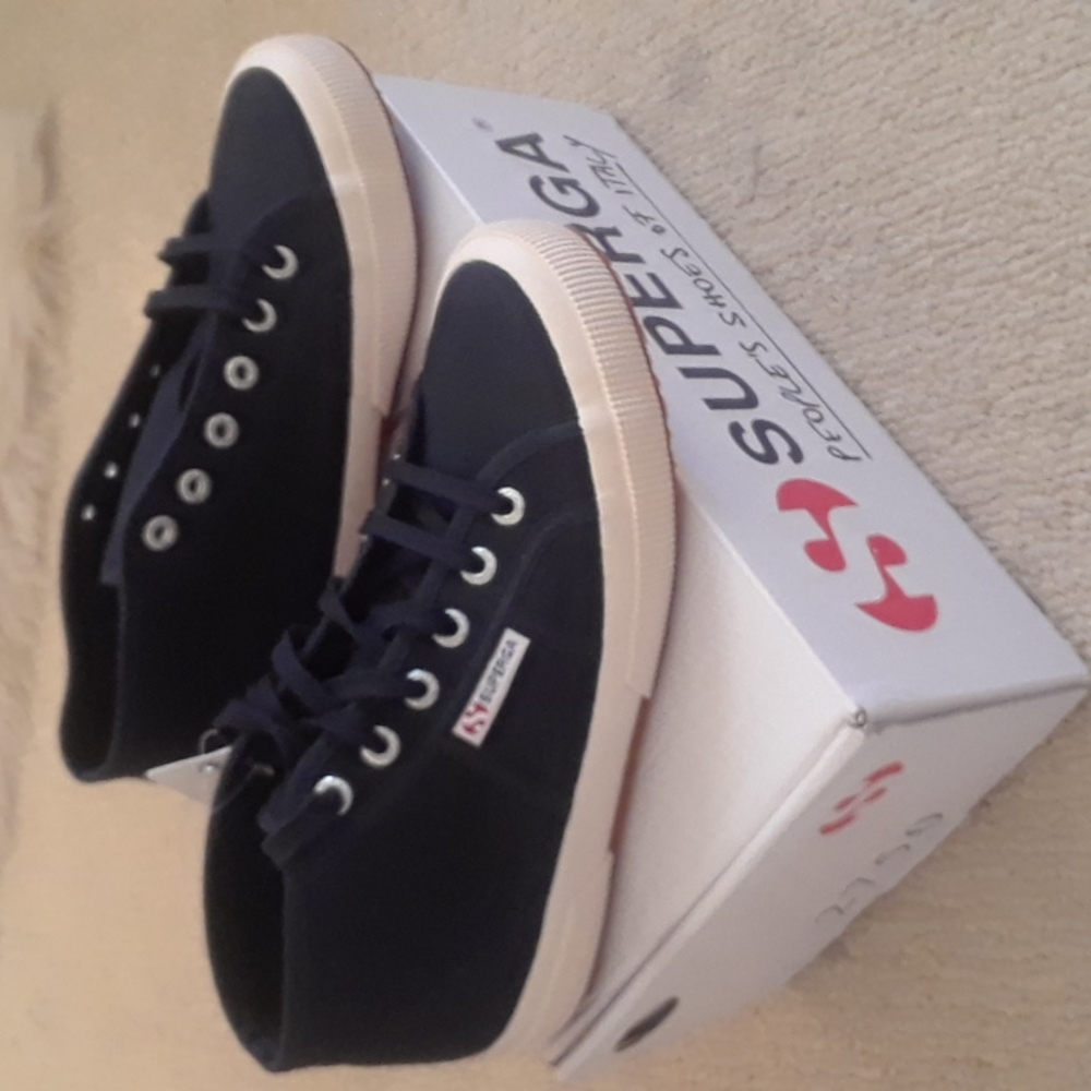 Superga 2754 High Top 6.5 Italian designed sneakers. Brand new. Never been worn.